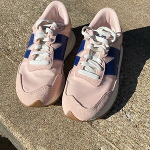 Retro New Balance pink and navy